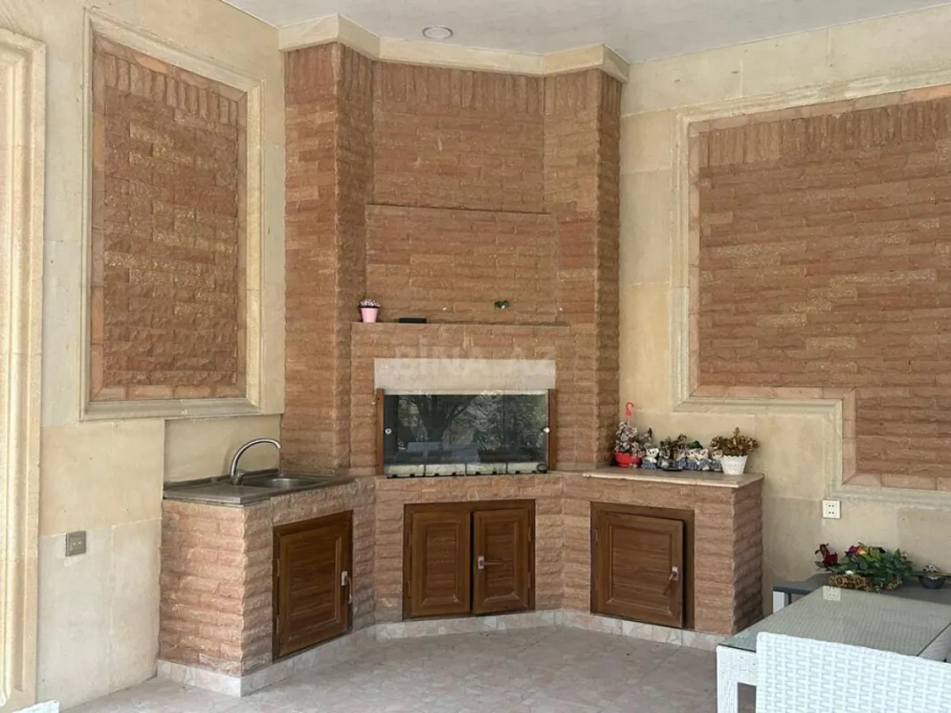 Satılır 12 otaqlı həyət evi 829 m²