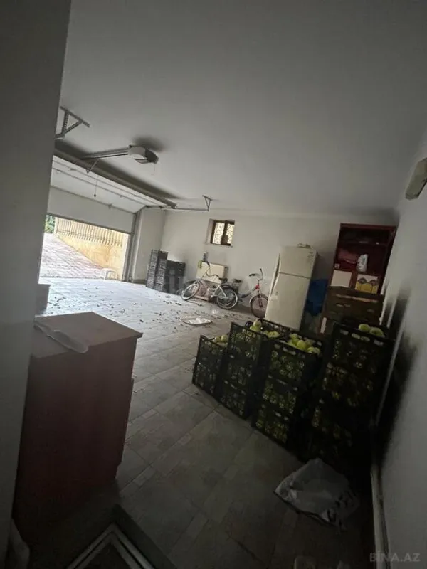 Satılır 12 otaqlı həyət evi 829 m²