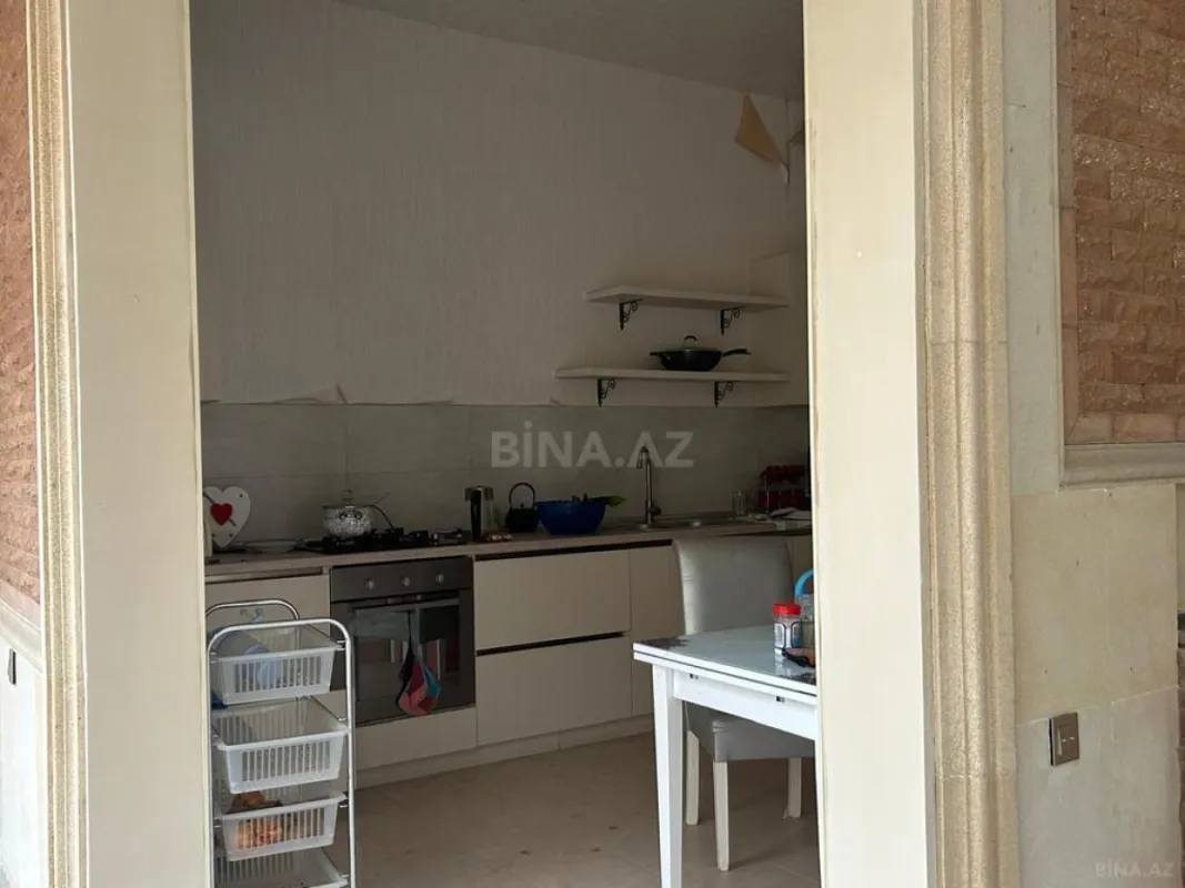 Satılır 12 otaqlı həyət evi 829 m²