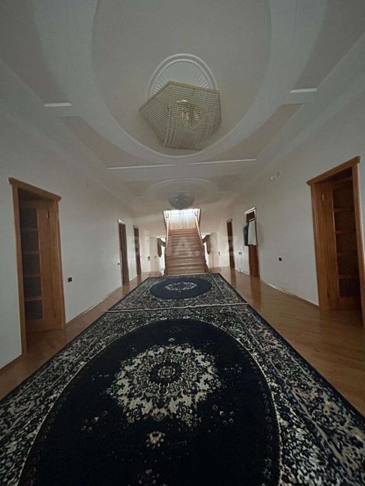 Satılır 12 otaqlı həyət evi 829 m²