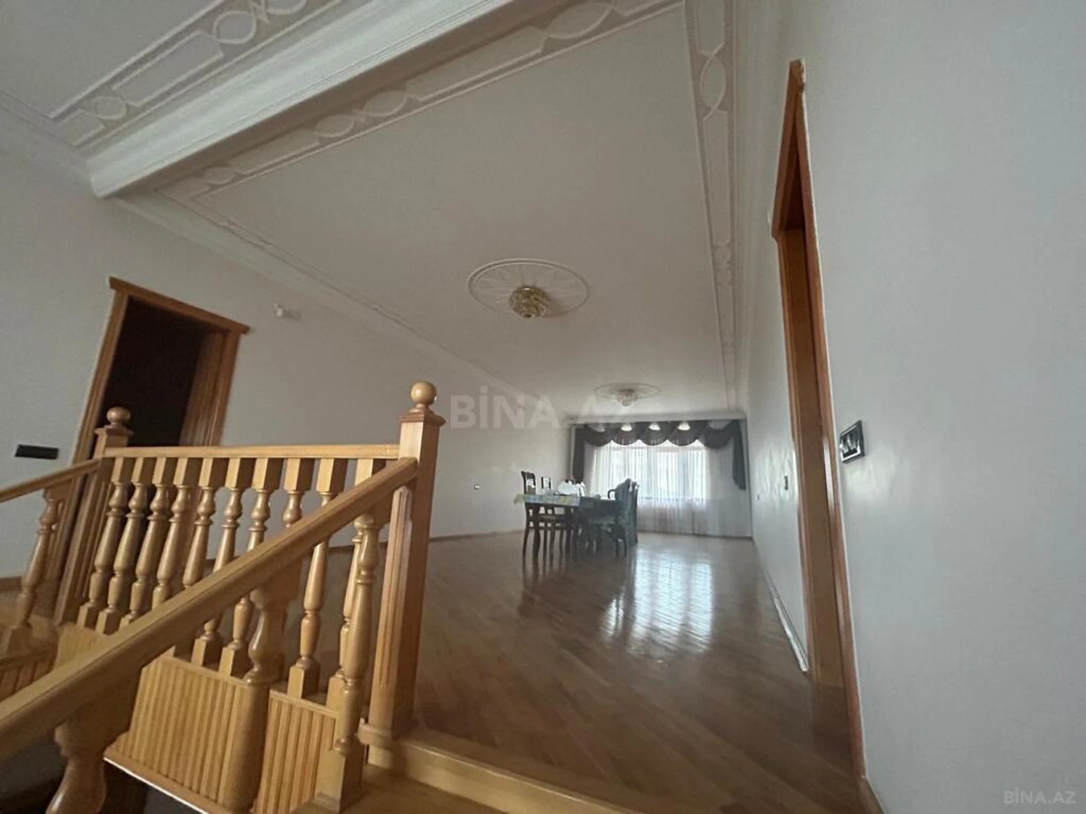 Satılır 12 otaqlı həyət evi 829 m²