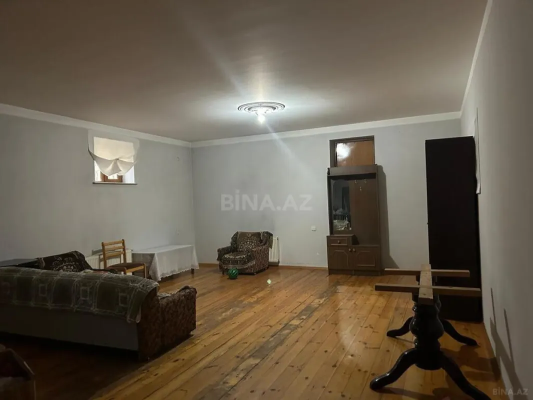 Satılır 12 otaqlı həyət evi 829 m²