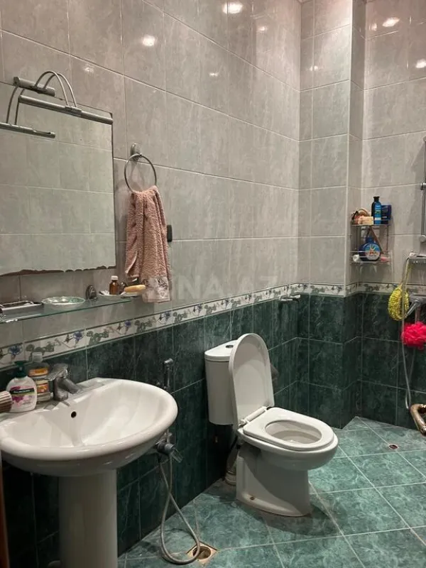 Satılır 12 otaqlı həyət evi 829 m²