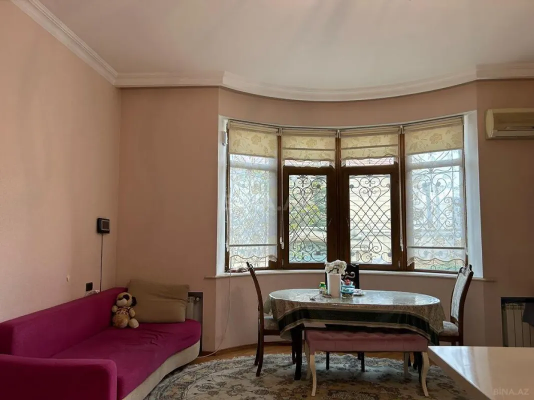 Satılır 12 otaqlı həyət evi 829 m²