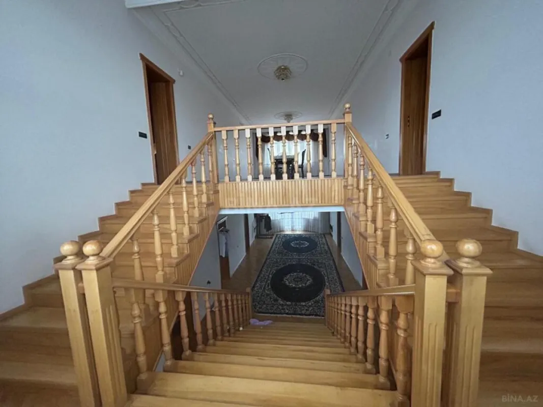 Satılır 12 otaqlı həyət evi 829 m²