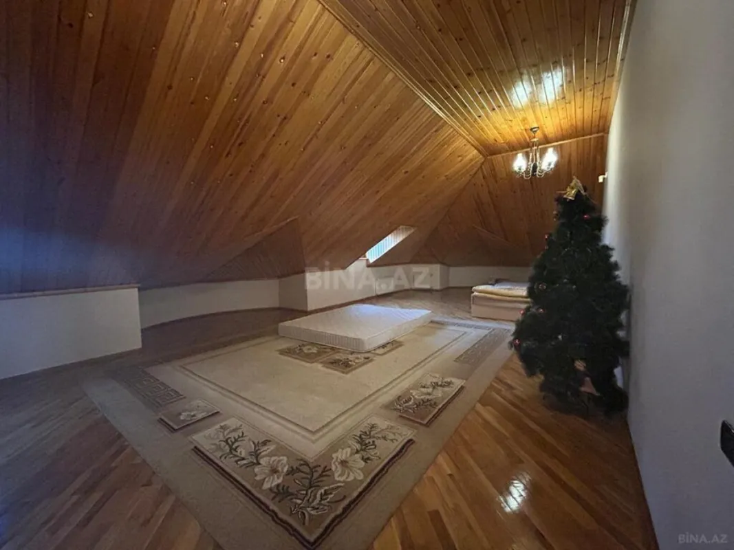 Satılır 12 otaqlı həyət evi 829 m²