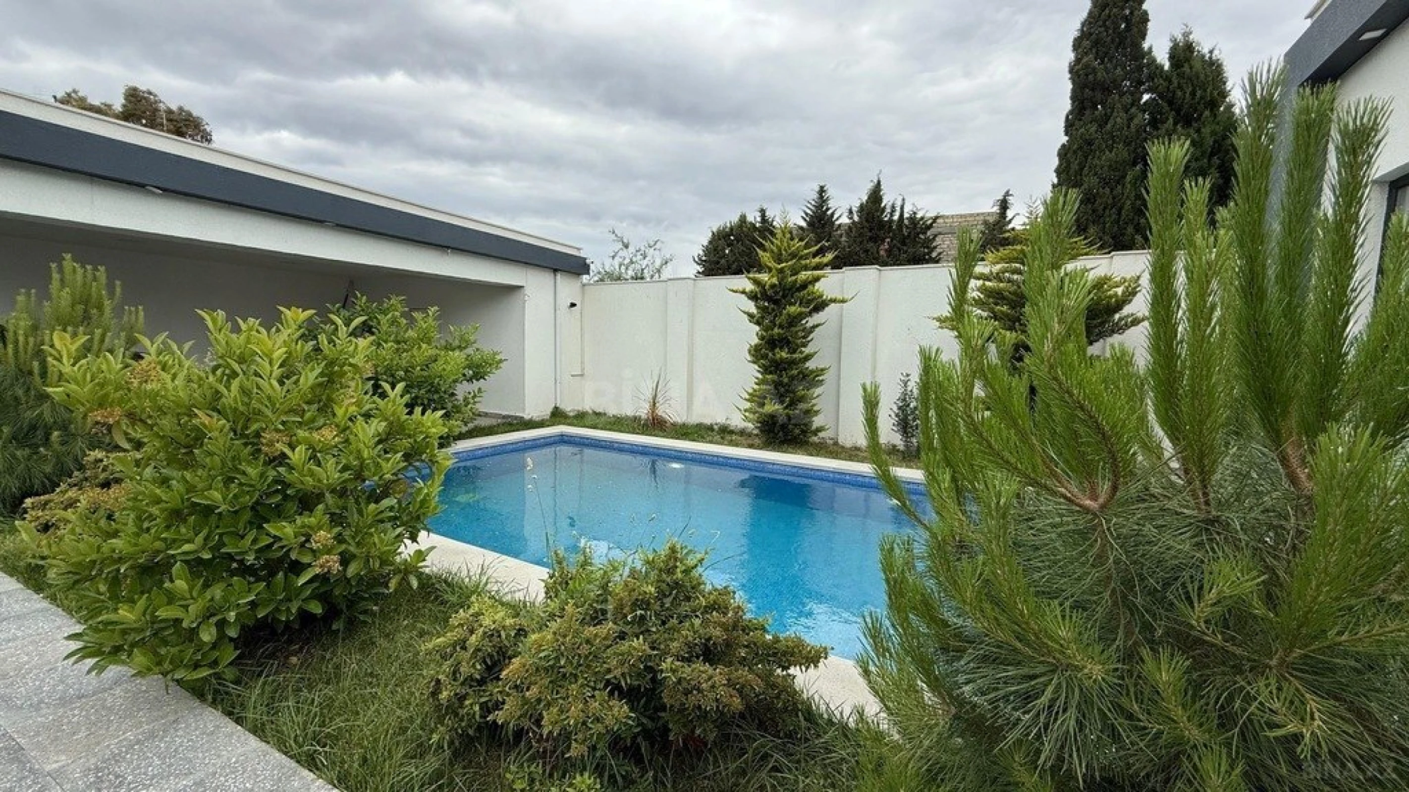 Kirayə verilir 3 otaqlı həyət evi 200 m²