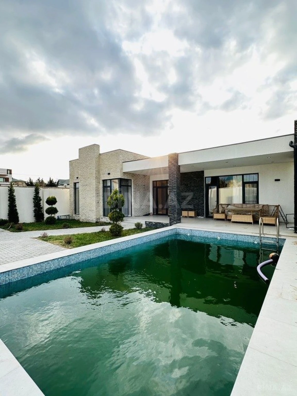 Kirayə verilir 4 otaqlı həyət evi 250 m²