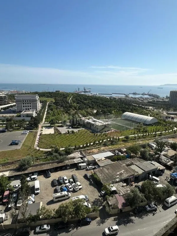 Satılır 3 otaqlı mənzil 155 m²