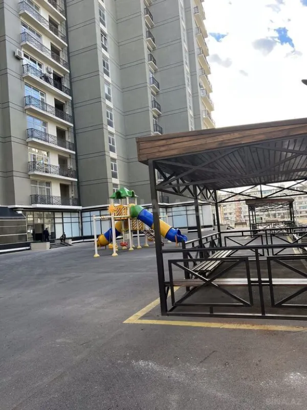 Satılır 3 otaqlı mənzil 155 m²