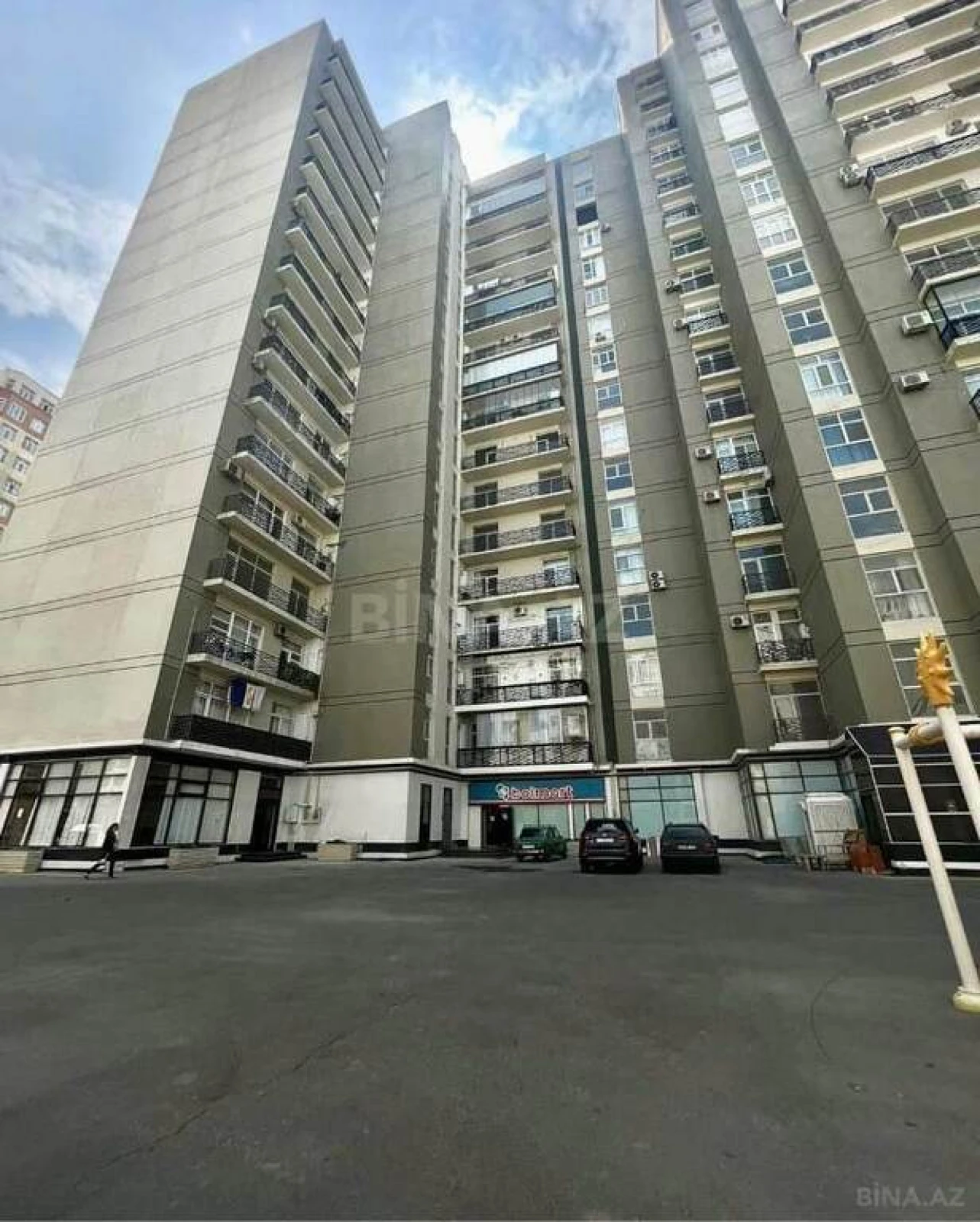 Satılır 3 otaqlı mənzil 155 m²