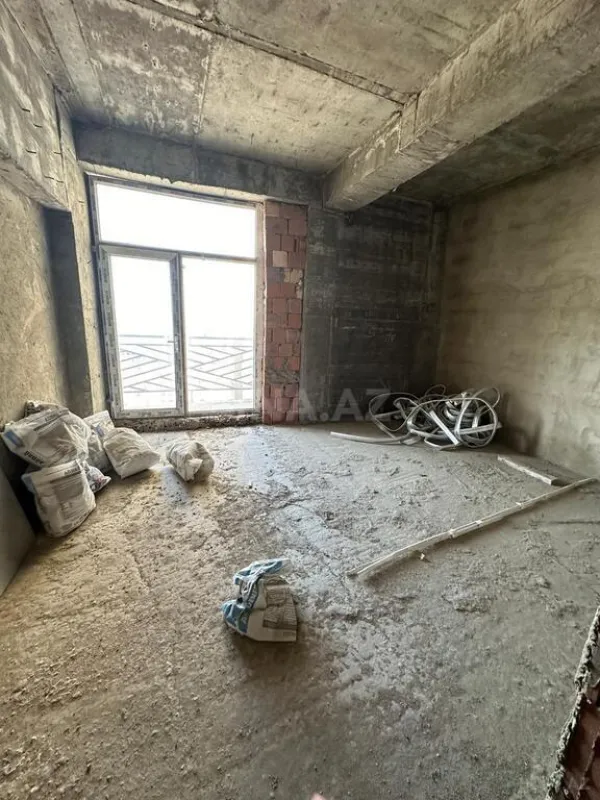 Satılır 3 otaqlı mənzil 155 m²