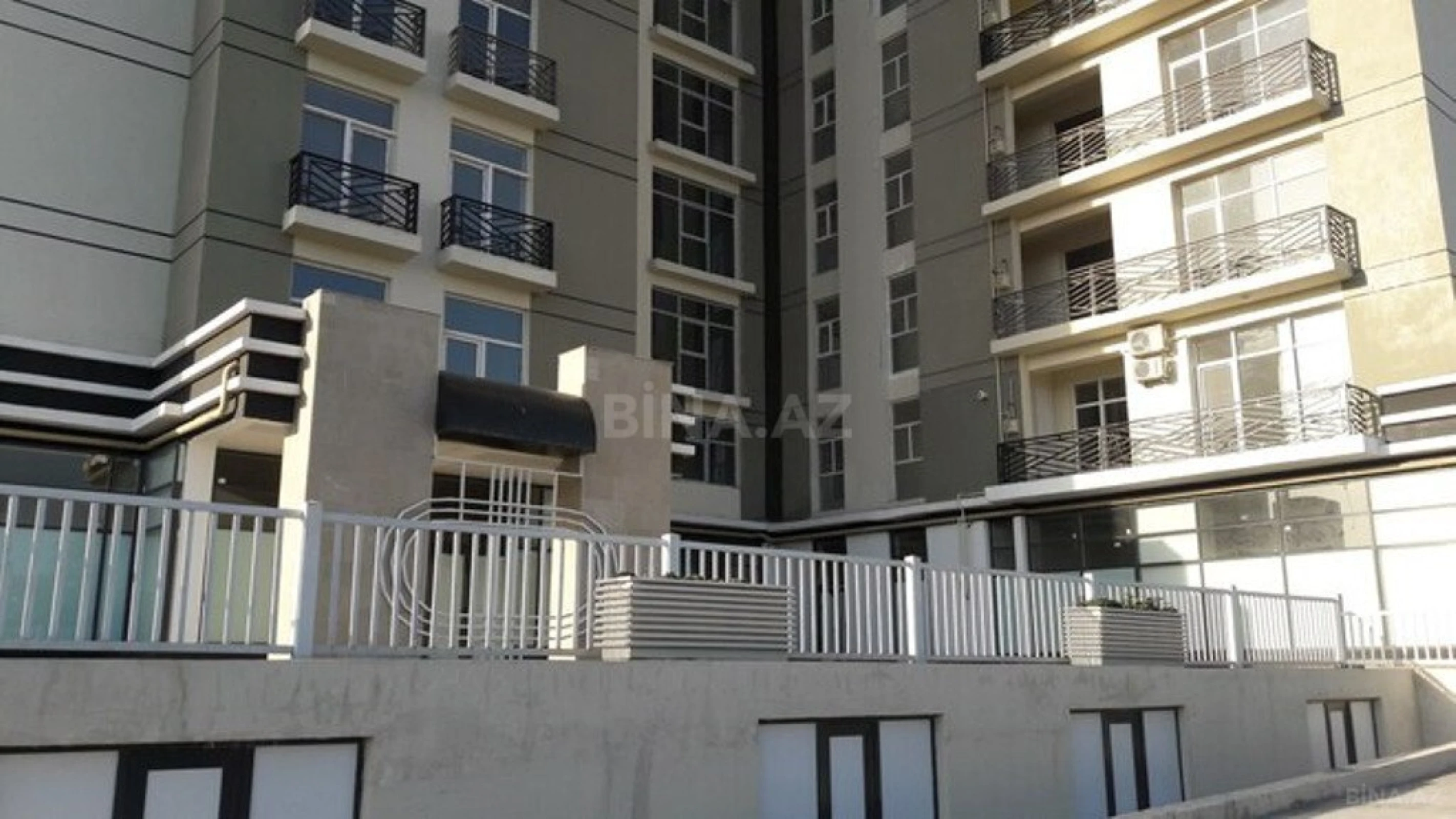 Satılır 3 otaqlı mənzil 155 m²