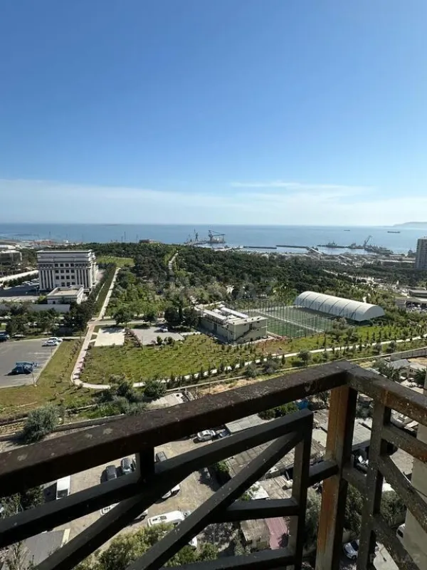 Satılır 3 otaqlı mənzil 155 m²