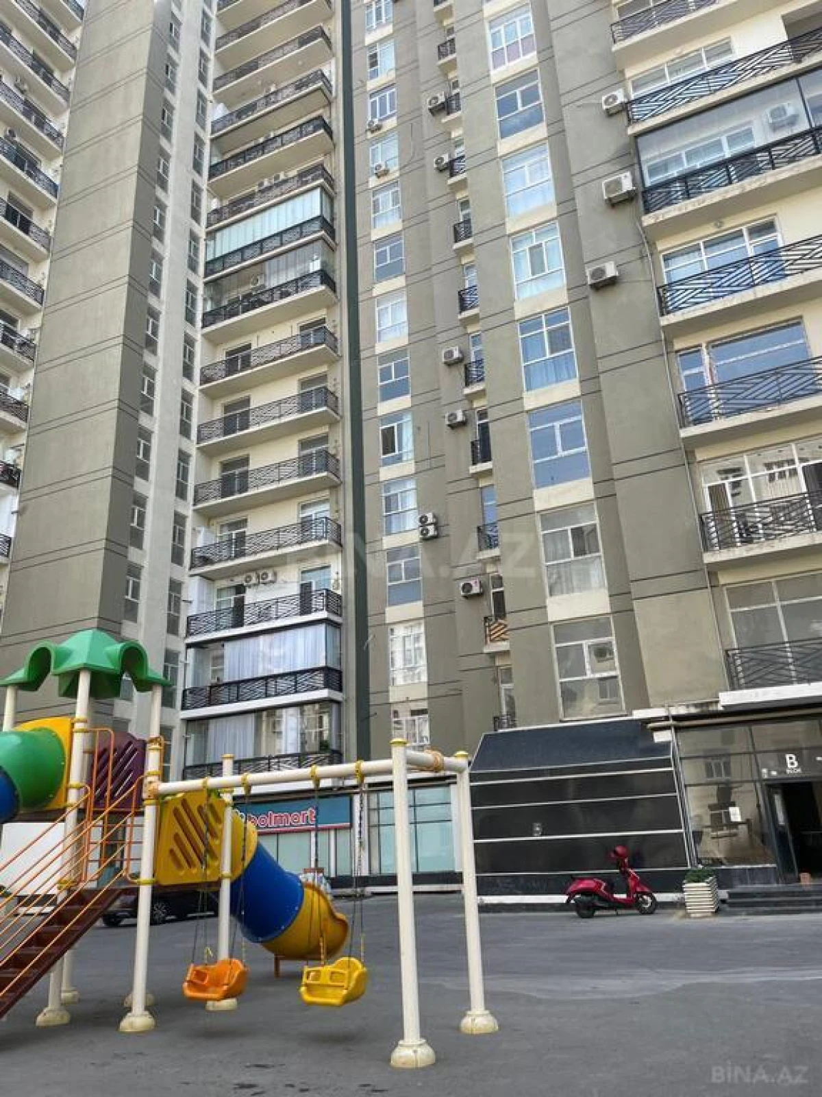 Satılır 3 otaqlı mənzil 155 m²