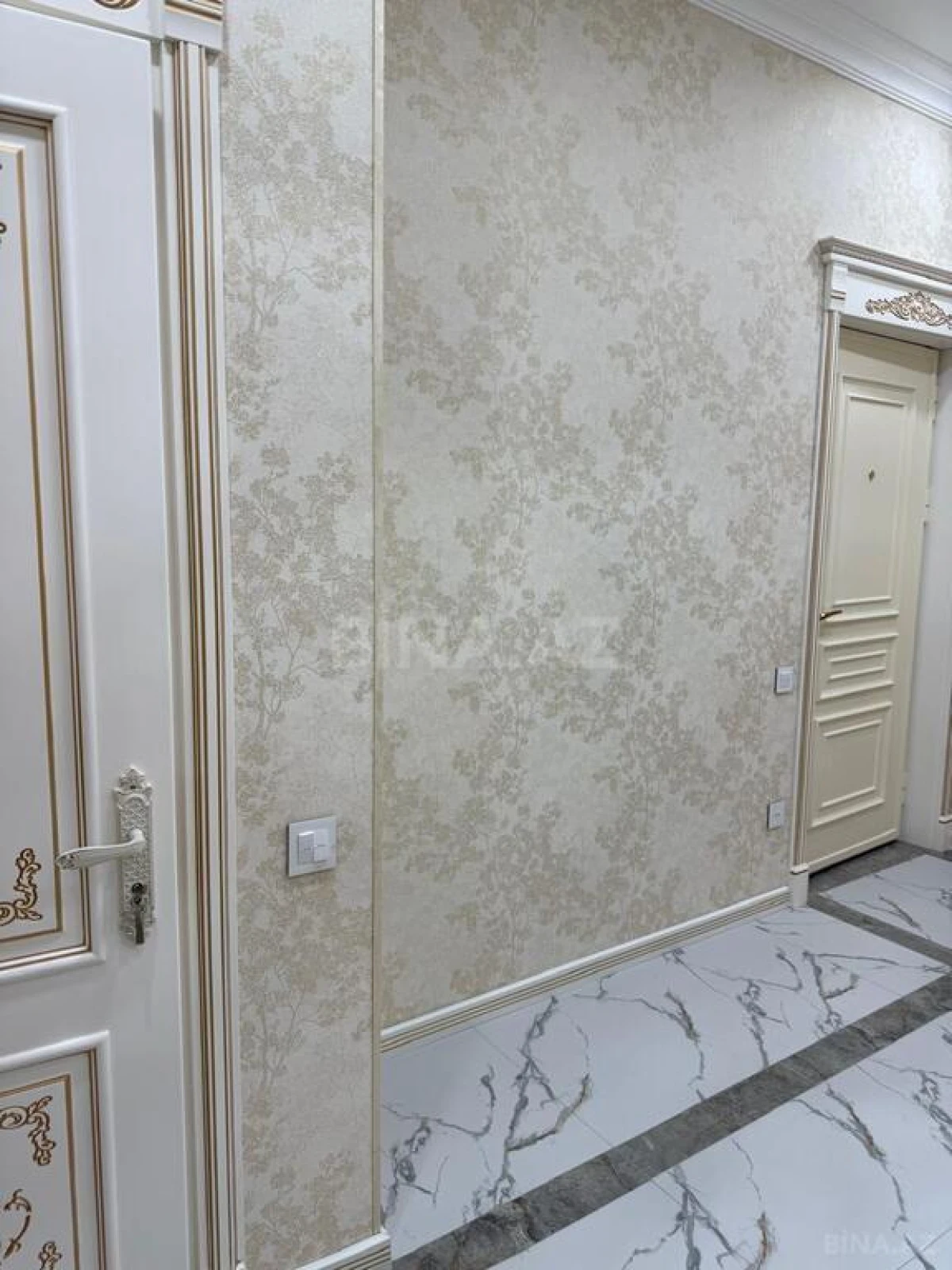 Satılır 3 otaqlı mənzil 130 m²