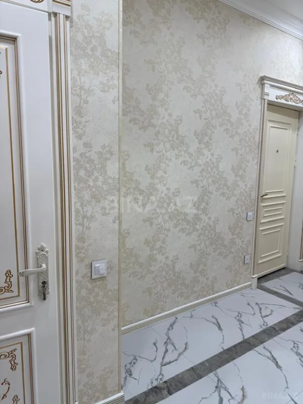 Satılır 3 otaqlı mənzil 130 m²