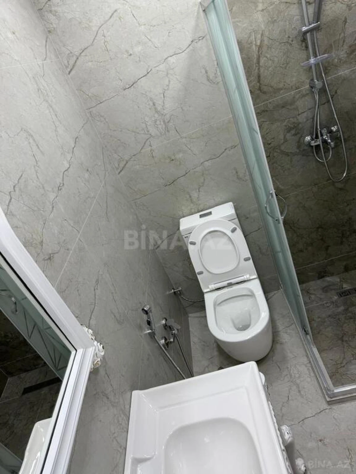 Satılır 3 otaqlı mənzil 130 m²