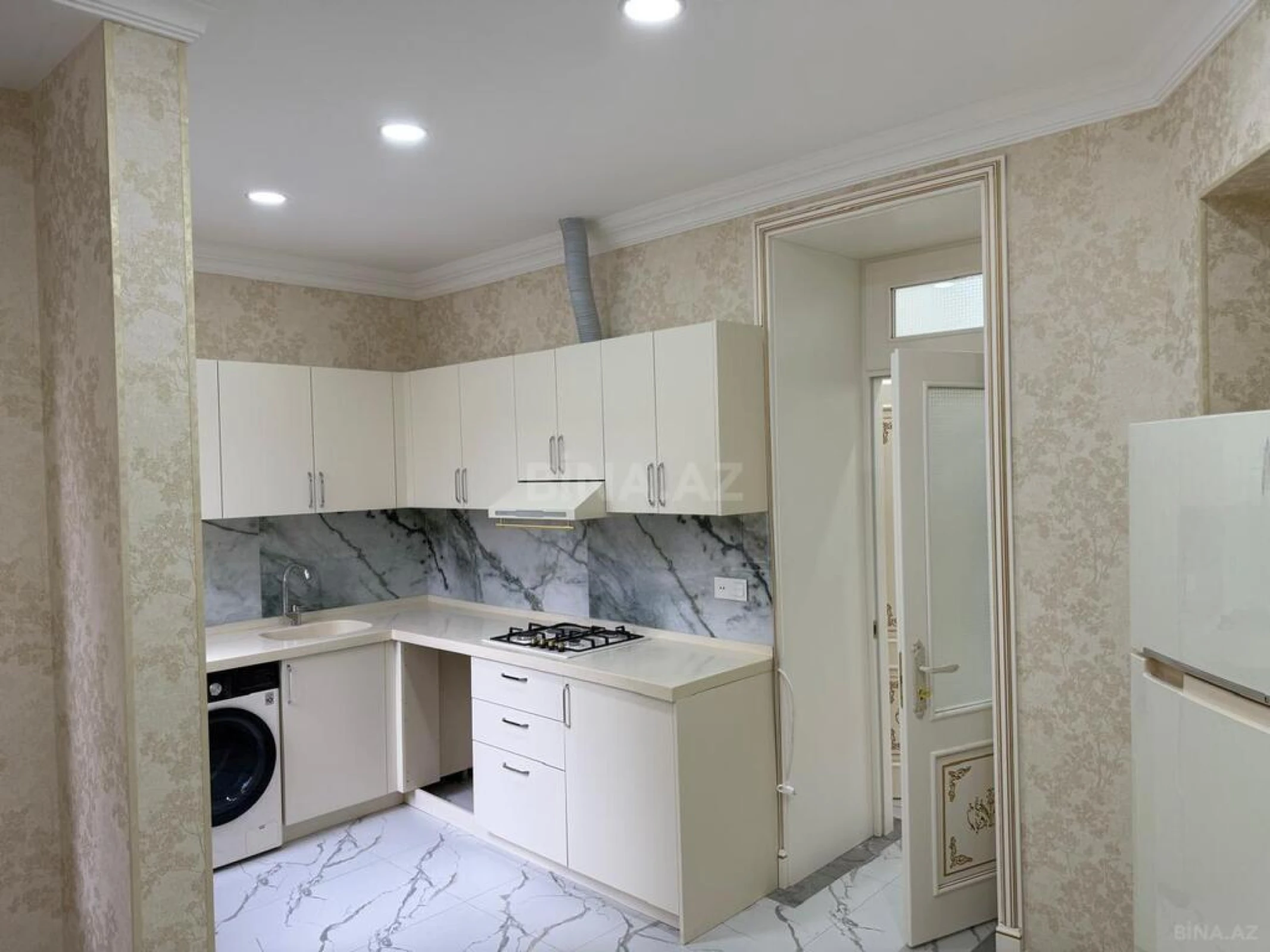 Satılır 3 otaqlı mənzil 130 m²