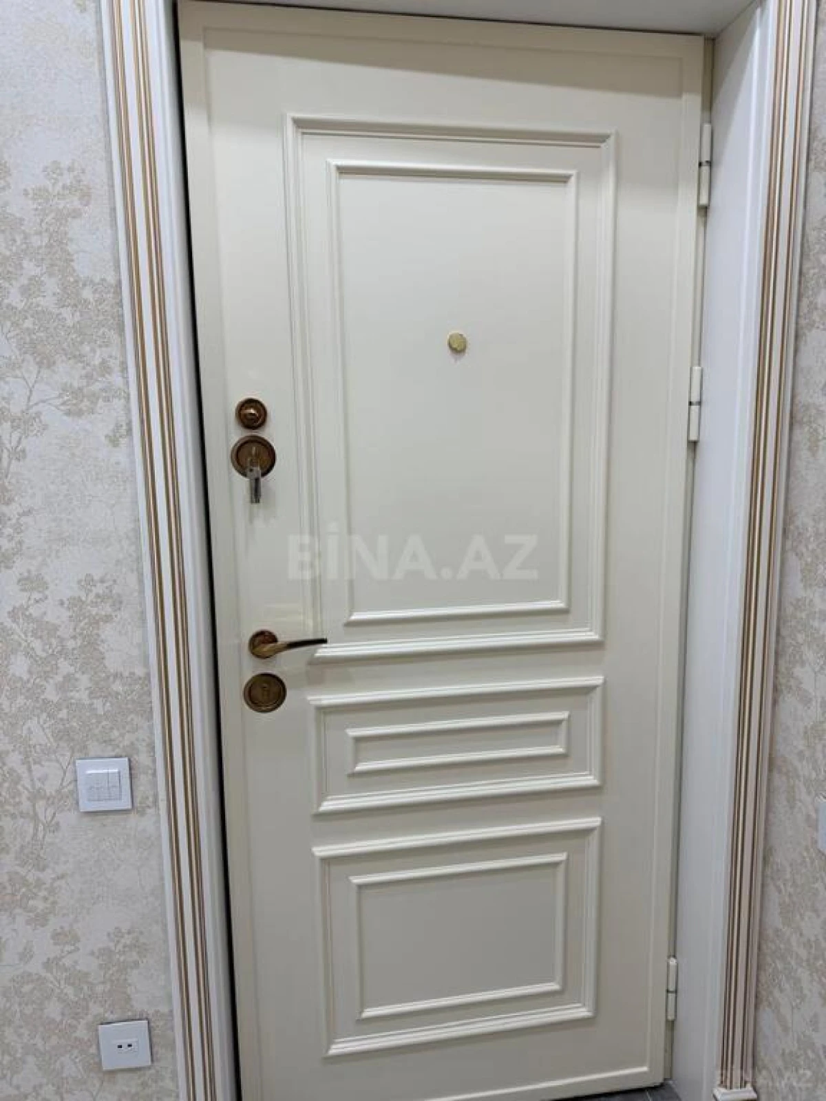 Satılır 3 otaqlı mənzil 130 m²