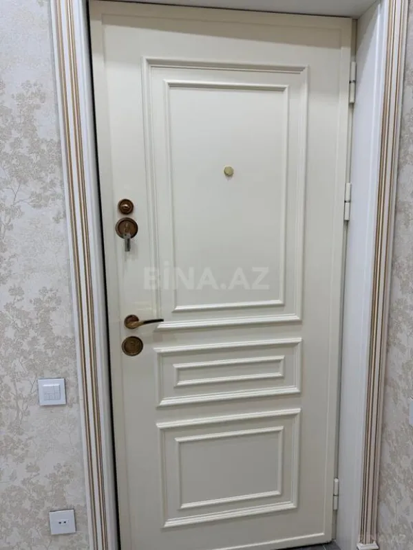 Satılır 3 otaqlı mənzil 130 m²