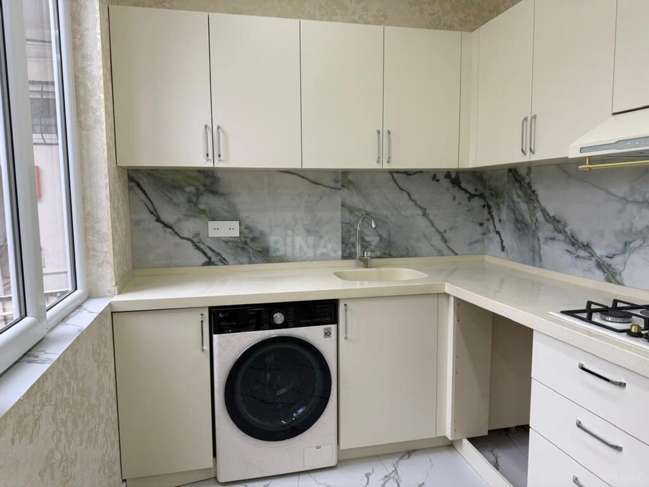 Satılır 3 otaqlı mənzil 130 m²