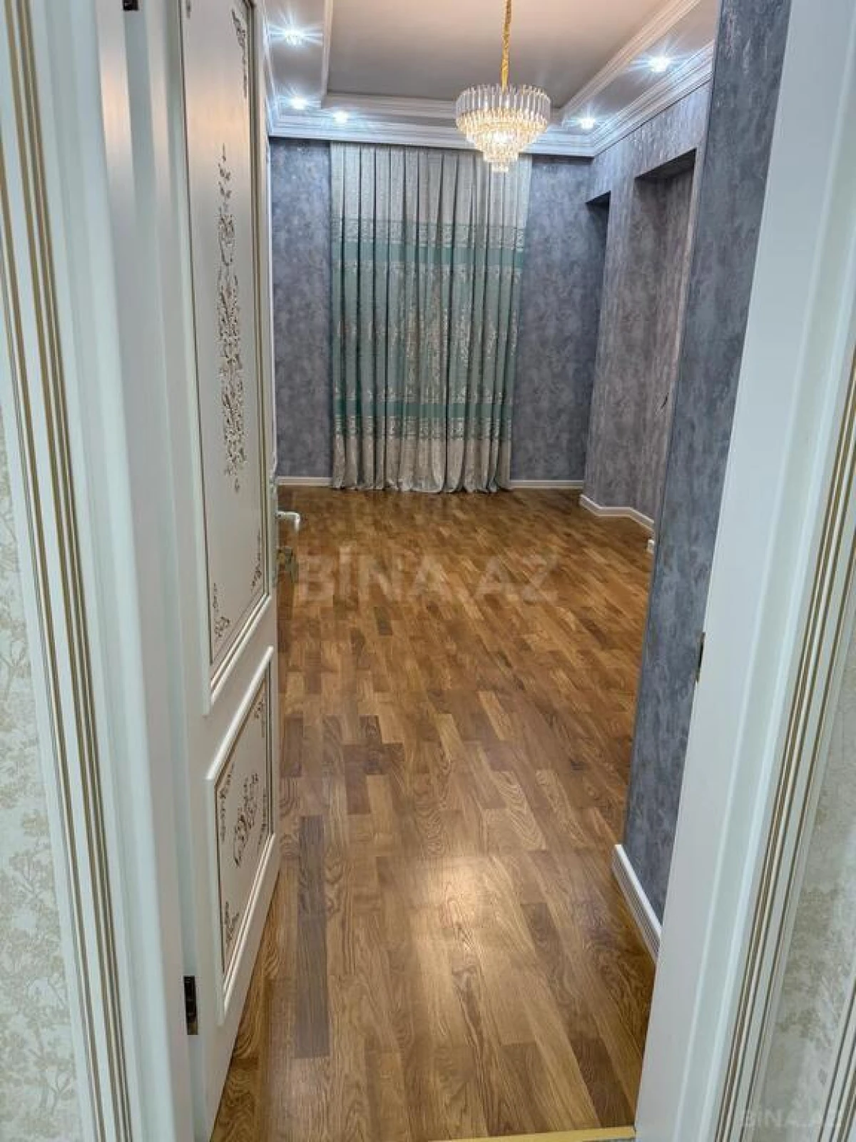 Satılır 3 otaqlı mənzil 130 m²
