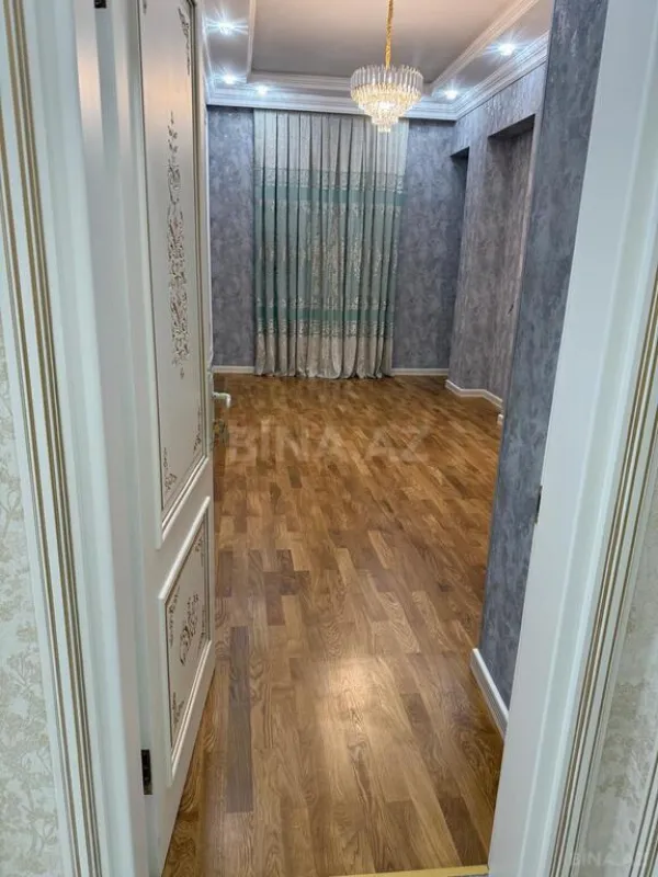 Satılır 3 otaqlı mənzil 130 m²