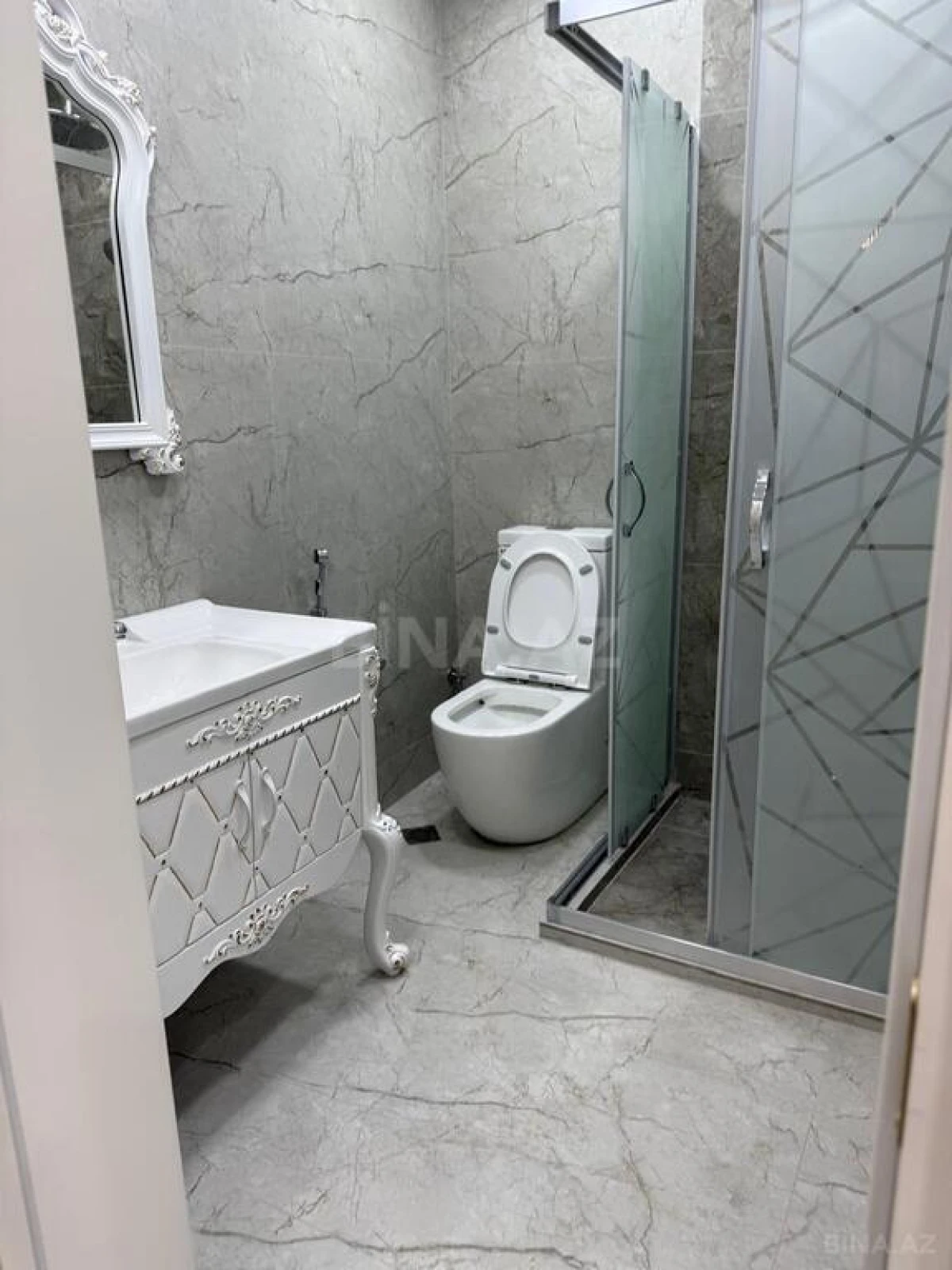 Satılır 3 otaqlı mənzil 130 m²