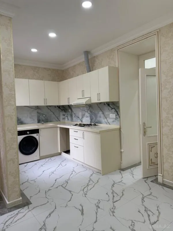 Satılır 3 otaqlı mənzil 130 m²