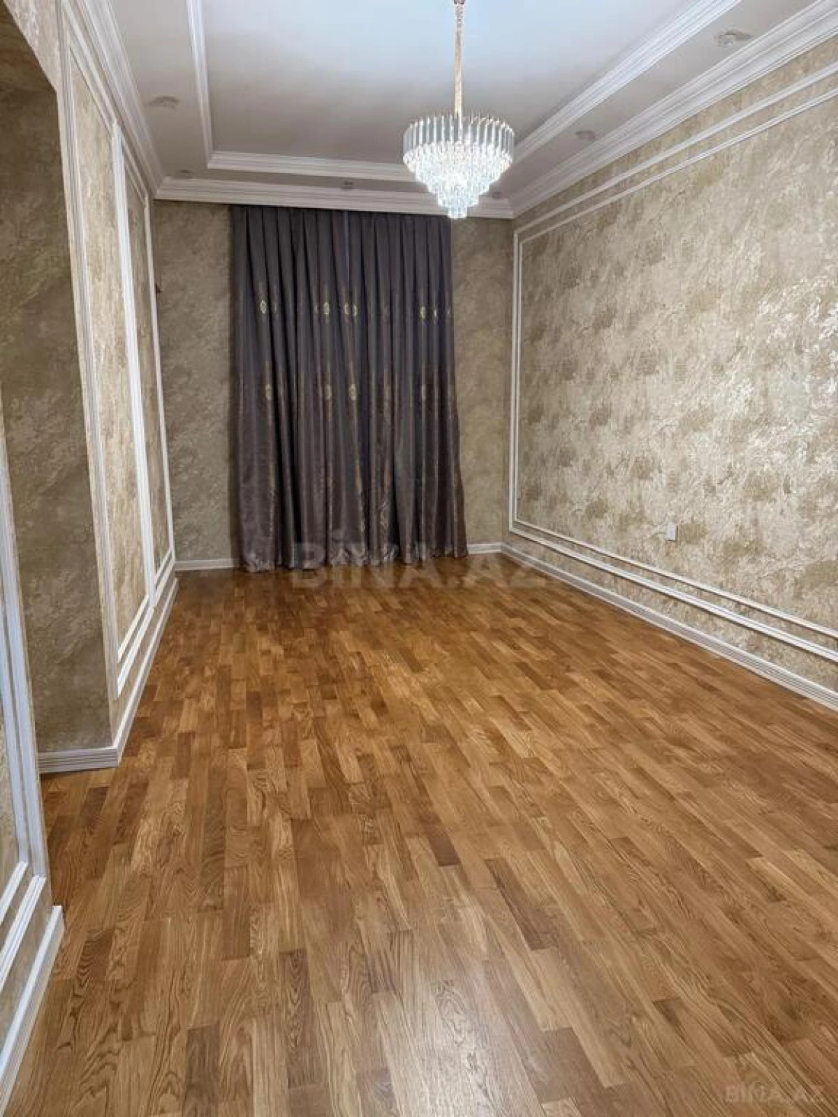 Satılır 3 otaqlı mənzil 130 m²