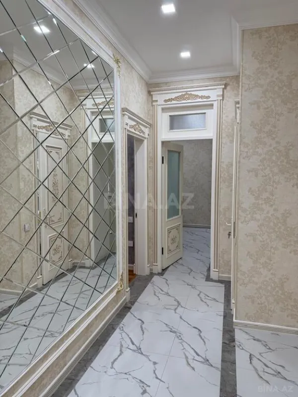 Satılır 3 otaqlı mənzil 130 m²