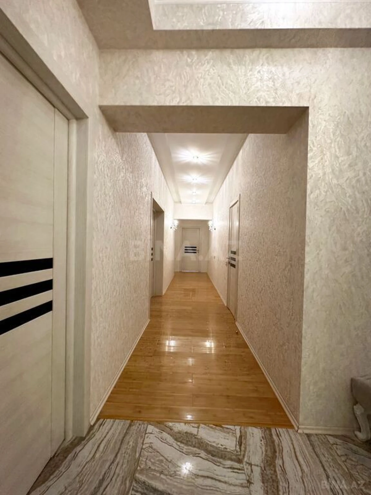 Satılır 4 otaqlı mənzil 160 m²