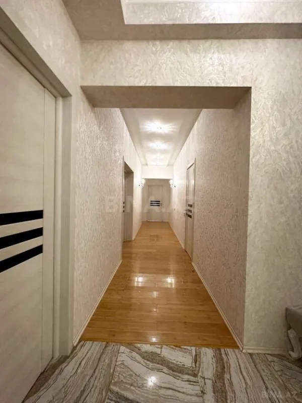 Satılır 4 otaqlı mənzil 160 m²