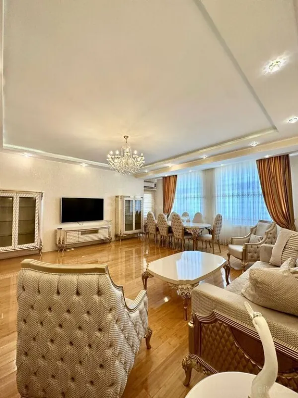 Satılır 4 otaqlı mənzil 160 m²