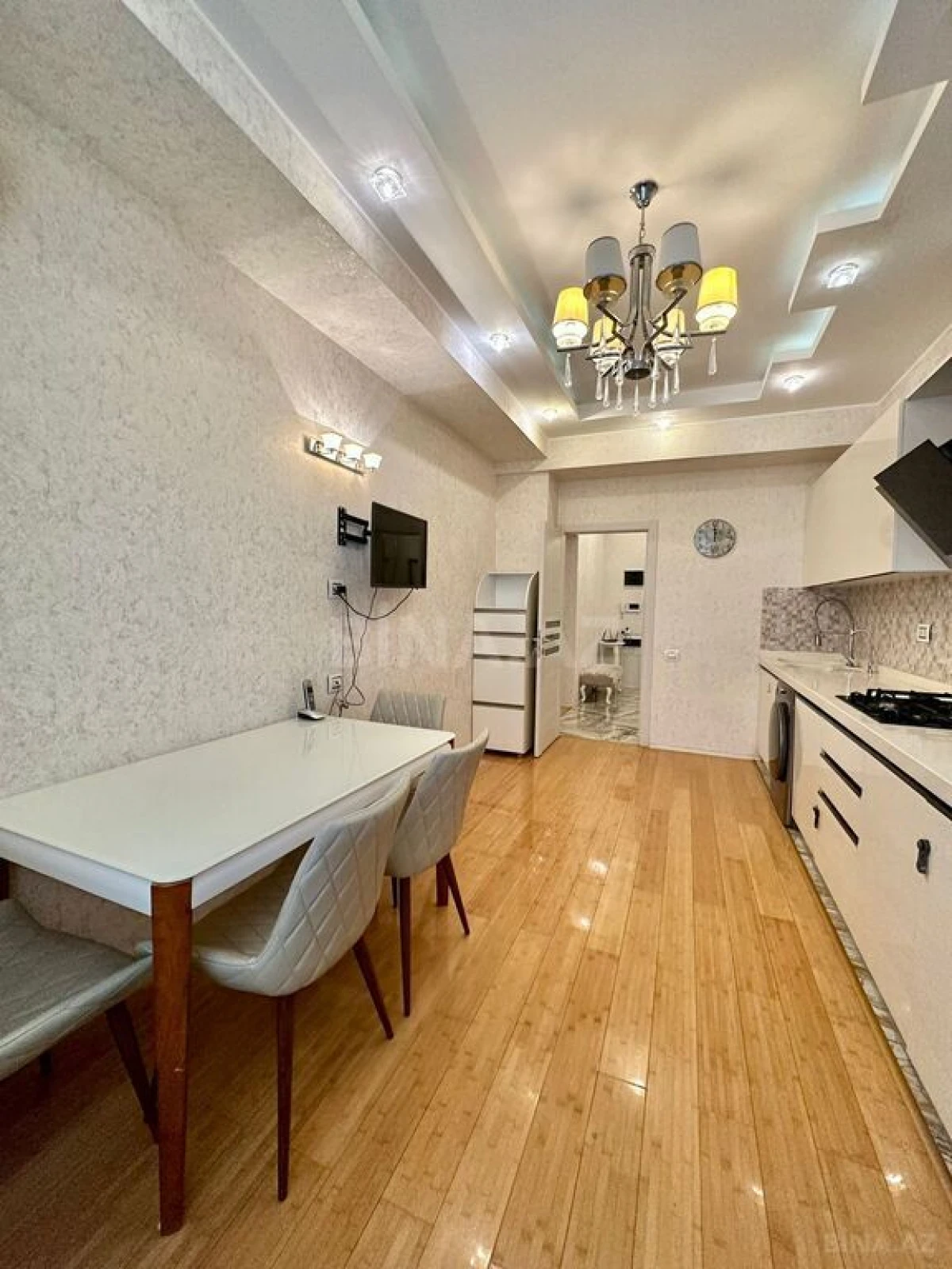 Satılır 4 otaqlı mənzil 160 m²