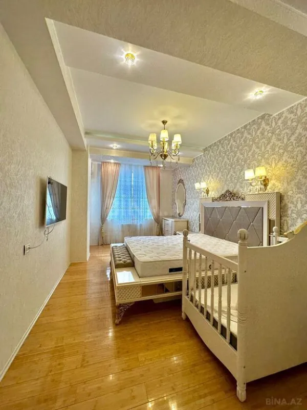 Satılır 4 otaqlı mənzil 160 m²