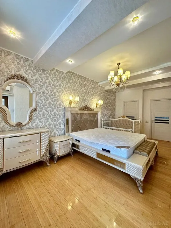 Satılır 4 otaqlı mənzil 160 m²