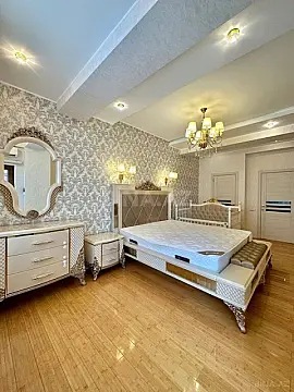 Satılır 4 otaqlı mənzil 160 m²