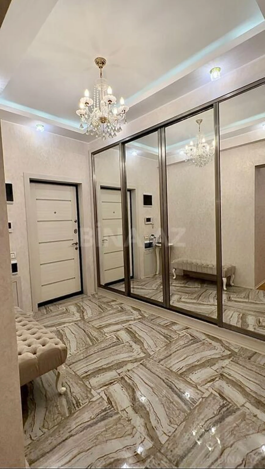 Satılır 4 otaqlı mənzil 160 m²