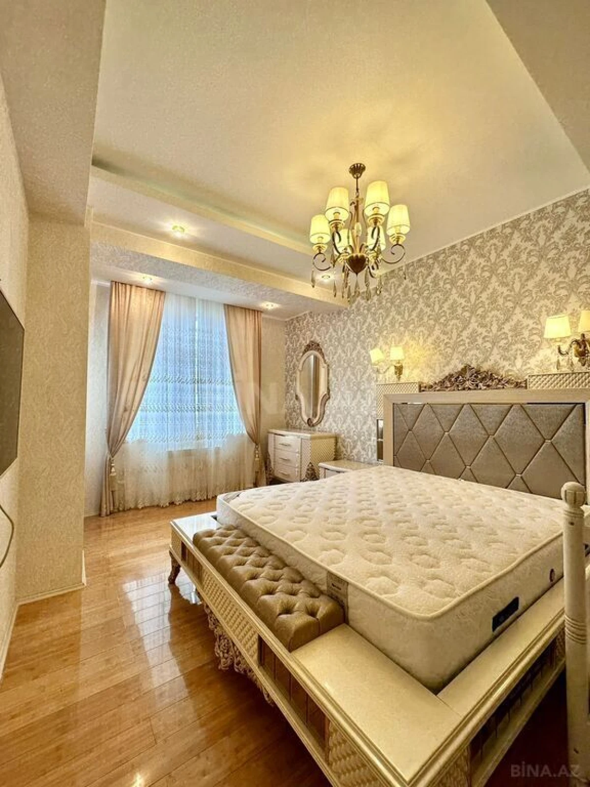 Satılır 4 otaqlı mənzil 160 m²