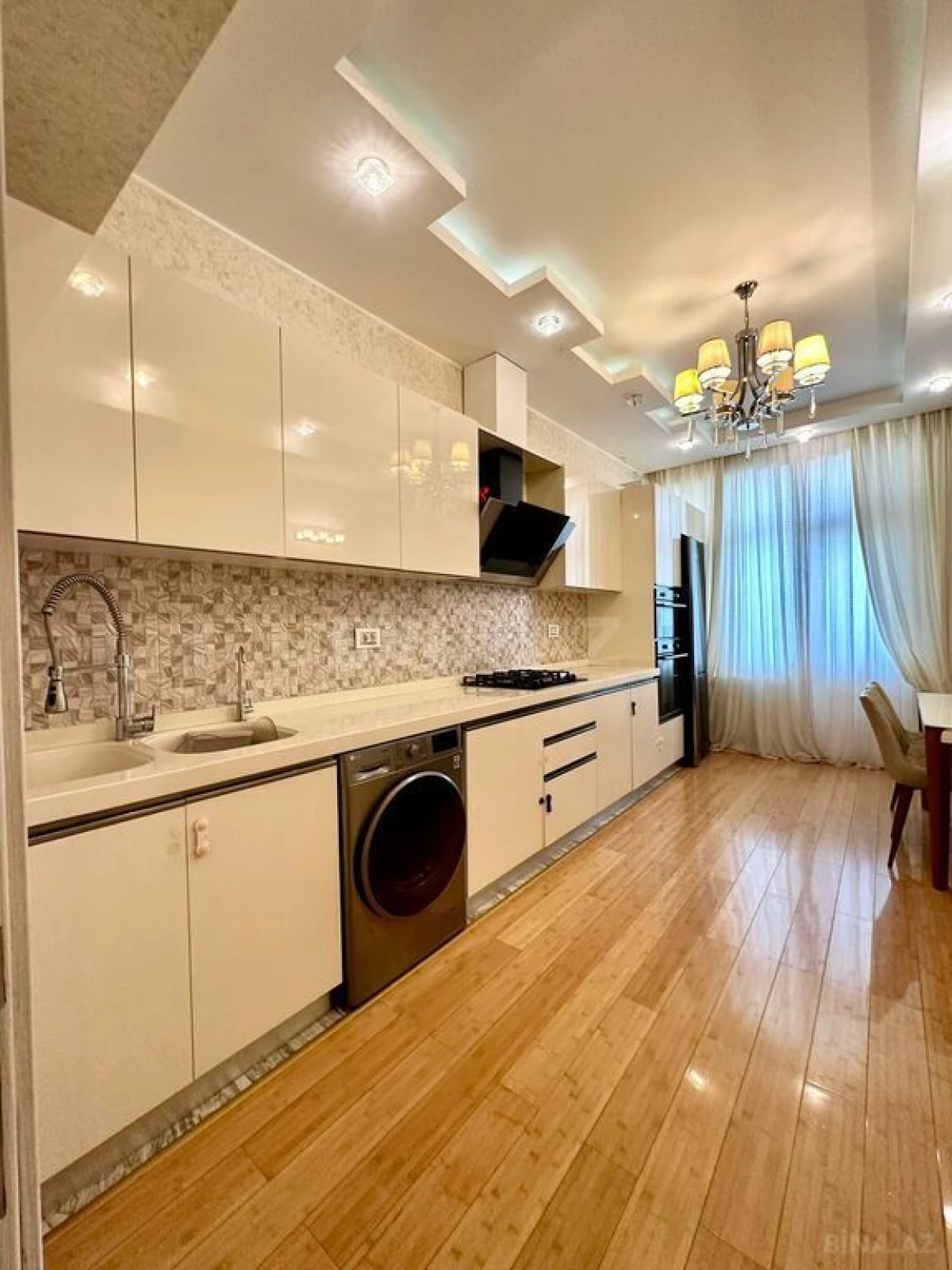Satılır 4 otaqlı mənzil 160 m²