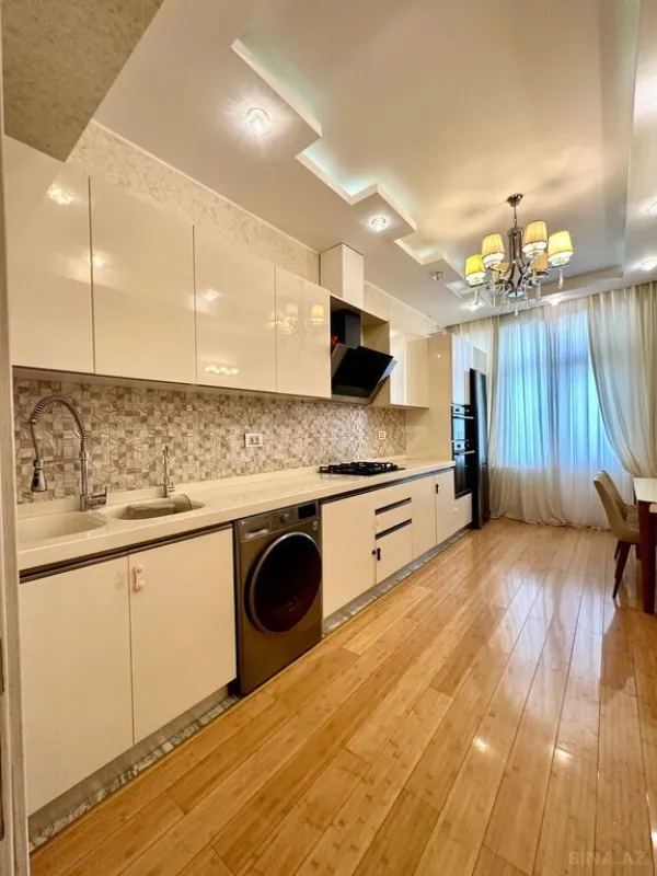 Satılır 4 otaqlı mənzil 160 m²