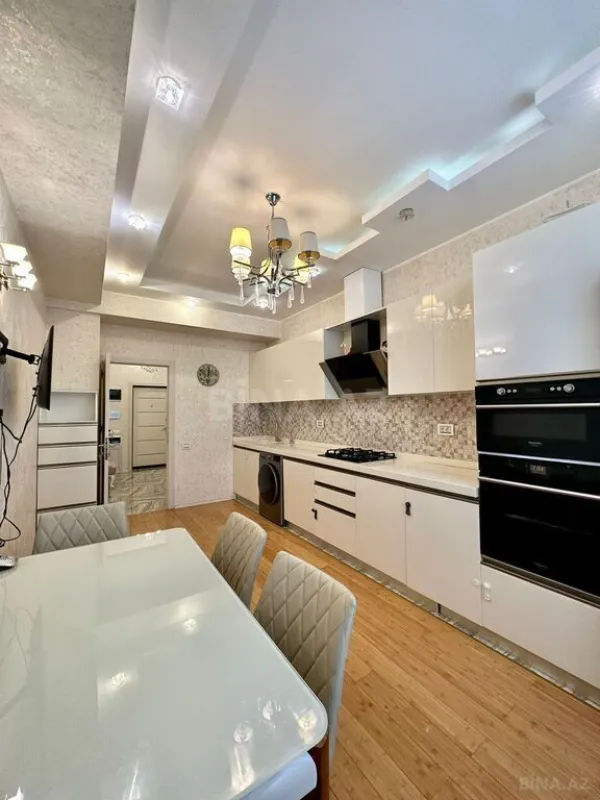 Satılır 4 otaqlı mənzil 160 m²