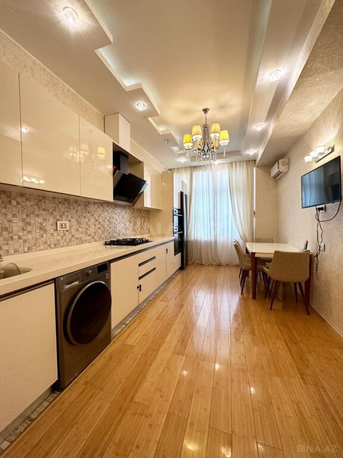 Satılır 4 otaqlı mənzil 160 m²