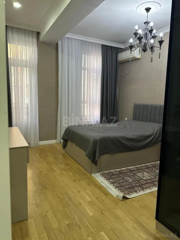 Satılır 3 otaqlı mənzil 140 m²