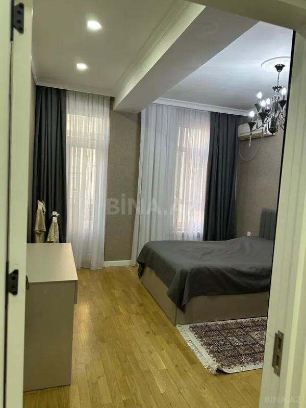 Satılır 3 otaqlı mənzil 140 m²