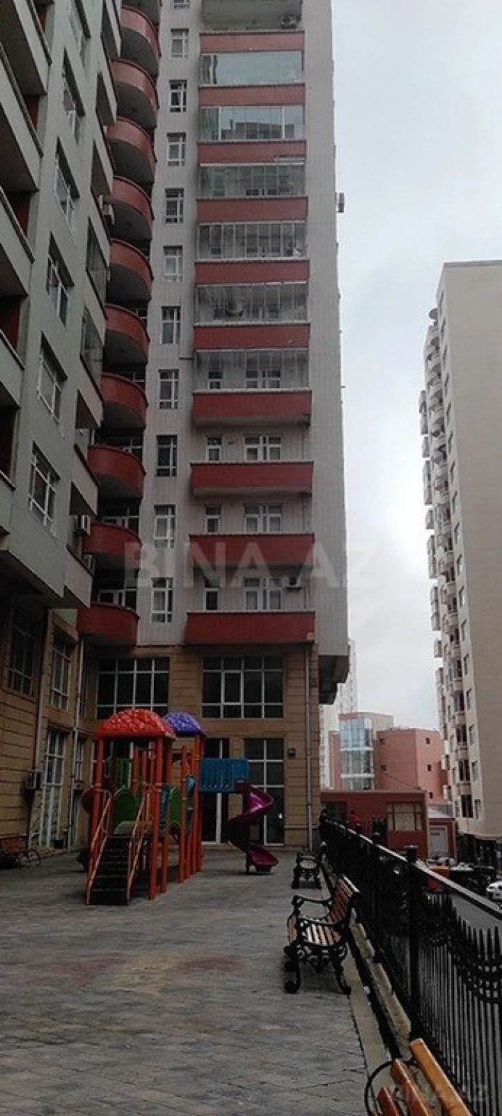 Satılır 3 otaqlı mənzil 140 m²