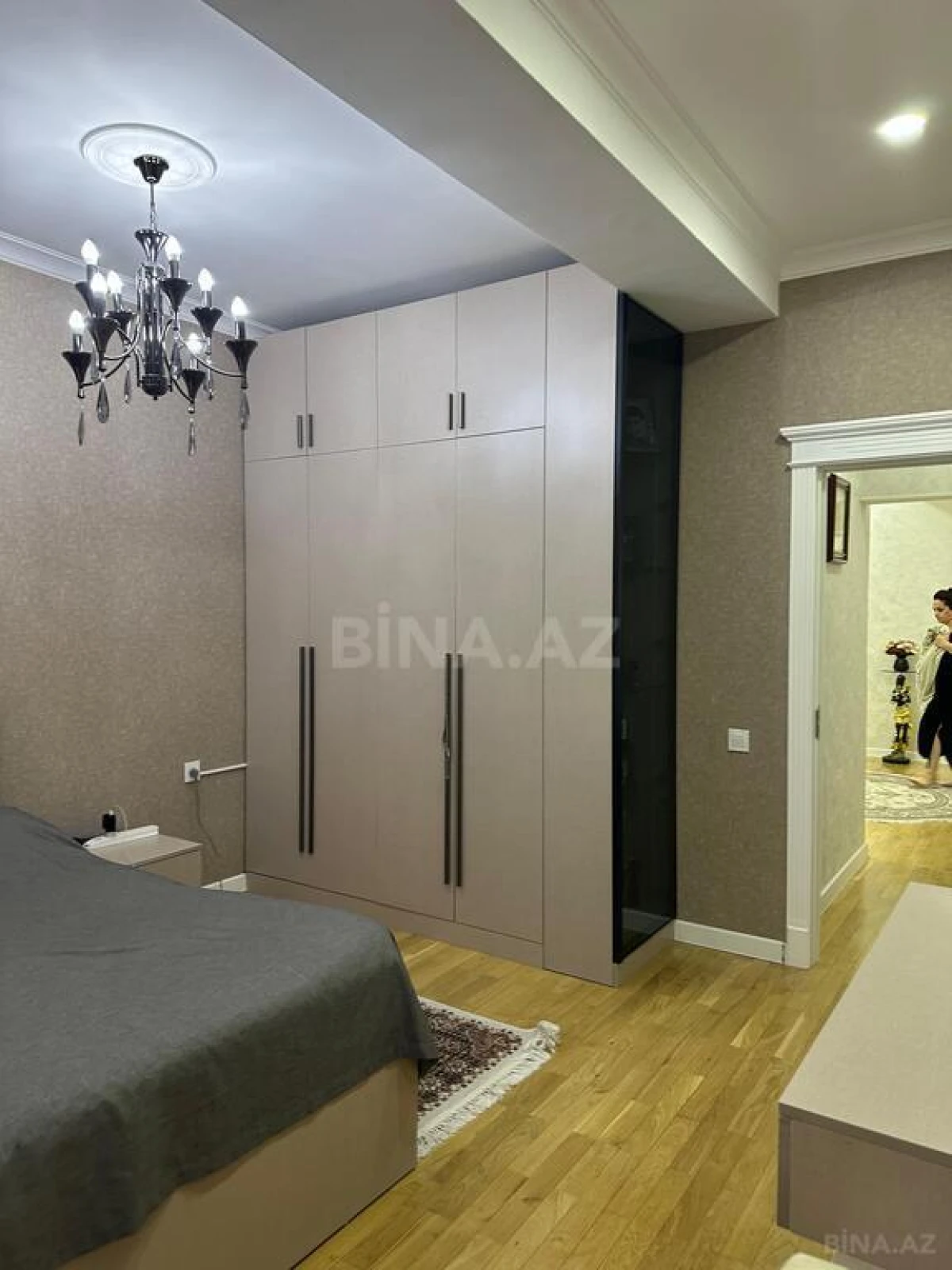 Satılır 3 otaqlı mənzil 140 m²