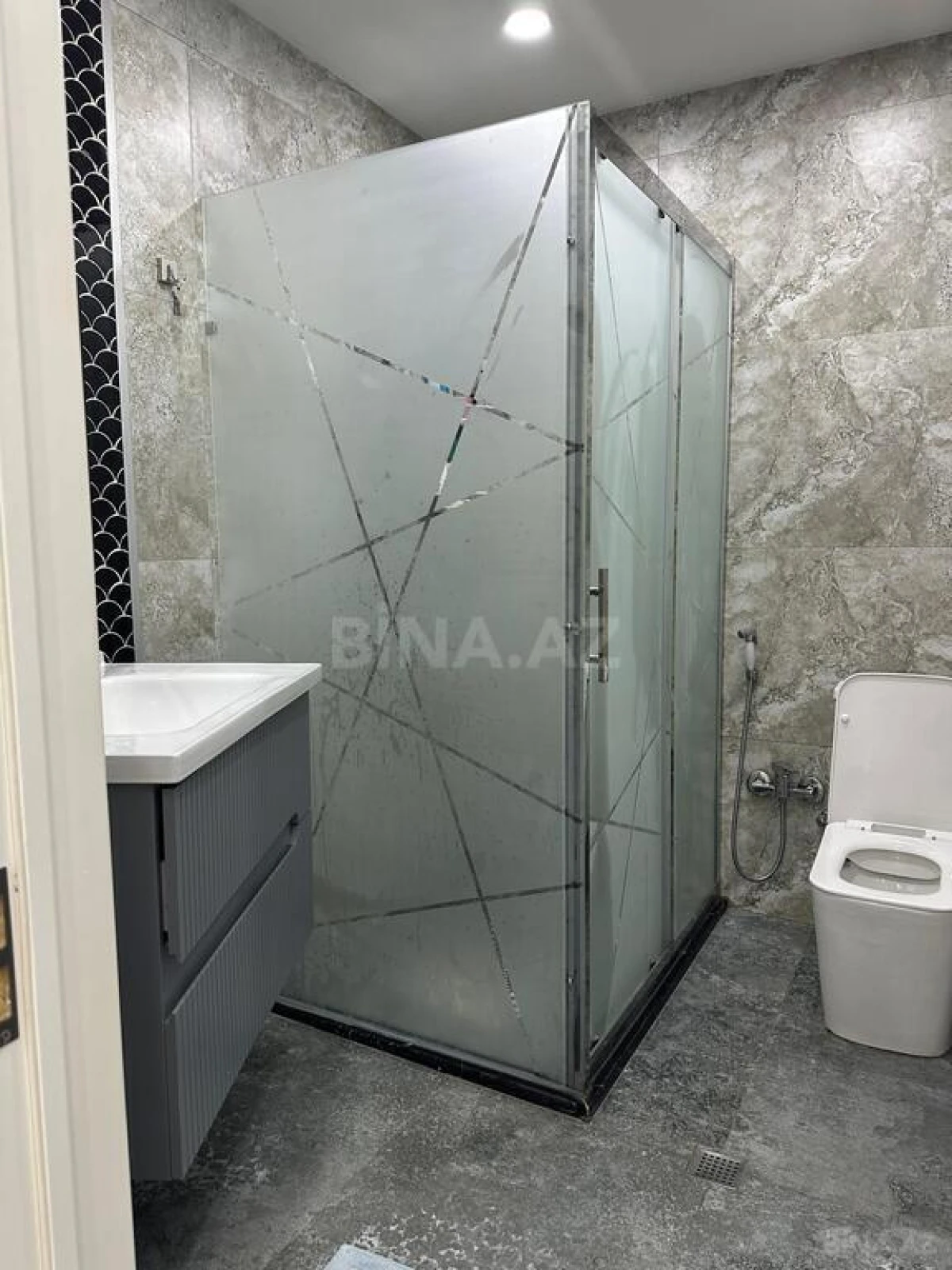 Satılır 3 otaqlı mənzil 140 m²